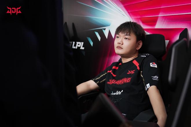 后防中坚伊 后防中坚伊